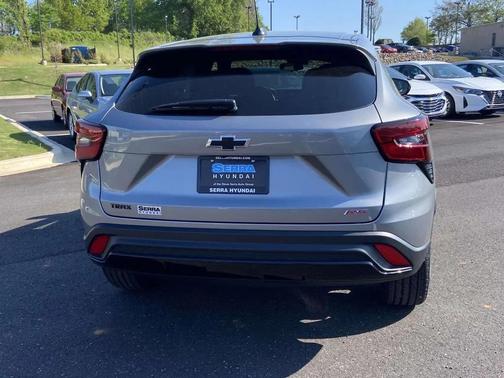 Sterling Gray Metallic 2024 Chevrolet Trax FWD 1RS