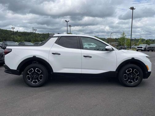 Atlas White 2024 Hyundai SANTA CRUZ SEL
