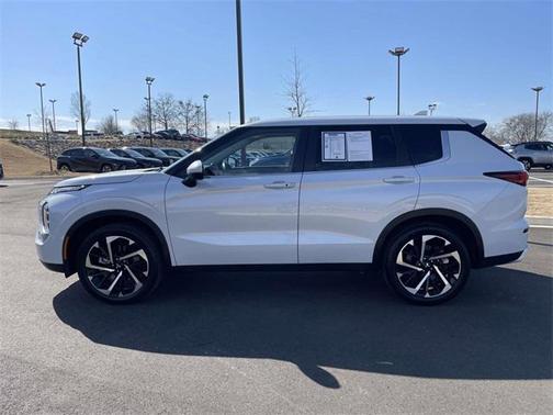 2024 Mitsubishi Outlander SE Black Edition w/Pano Roof S-AWC