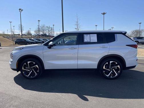 2024 Mitsubishi Outlander SE Black Edition w/Pano Roof S-AWC