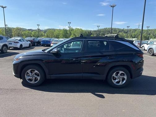 Black Pearl 2024 Hyundai TUCSON SEL