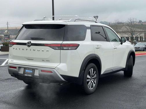 2022 Nissan Pathfinder SL 4WD