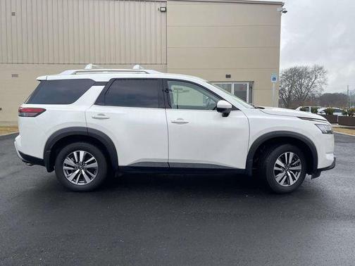 2022 Nissan Pathfinder SL 4WD