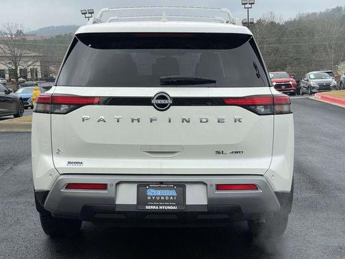 2022 Nissan Pathfinder SL 4WD