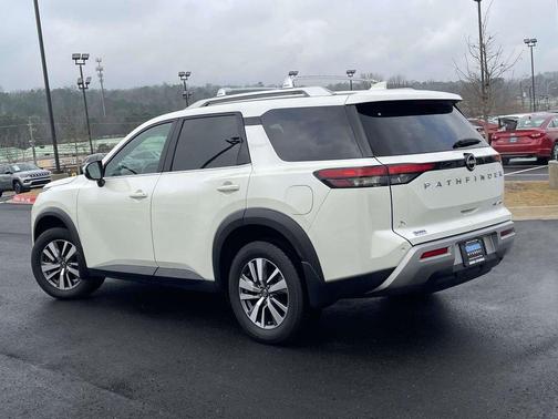 2022 Nissan Pathfinder SL 4WD