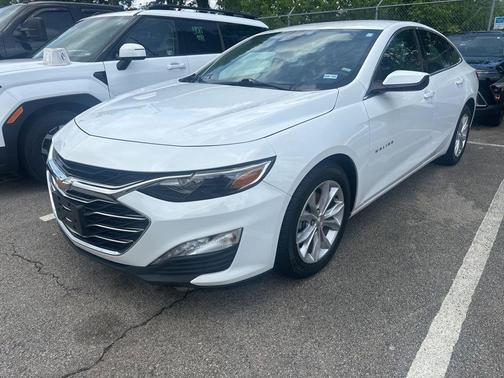 Summit White 2025 Chevrolet Malibu FWD 1LT