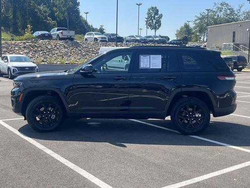 Diamond Black Crystal Pearlcoat 2025 Jeep Grand Cherokee Altitude