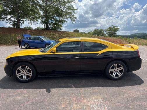 Top Banana 2006 Dodge Charger R/T