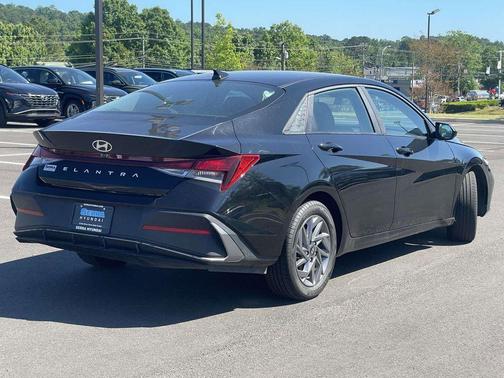 Abyss Black 2024 Hyundai ELANTRA SEL