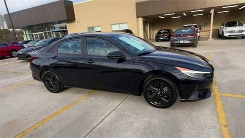 2022 Hyundai ELANTRA SEL