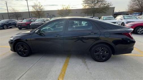 2022 Hyundai ELANTRA SEL