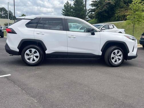Ice Cap 2025 Toyota RAV4 LE