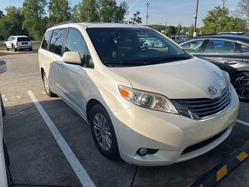 2017 Toyota Sienna XLE