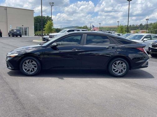 Abyss Black 2024 Hyundai ELANTRA SEL