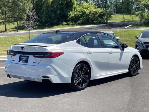 Wind Chill Pearl/Midnight Black Metallic 2025 Toyota Camry XSE