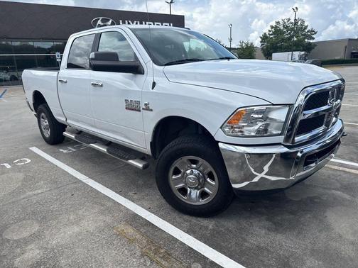 Bright White Clearcoat 2018 RAM 2500 SLT Crew Cab 4x4 6'4' Box