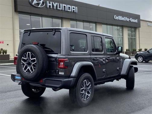 2025 Jeep Wrangler 4-Door Sahara 4x4