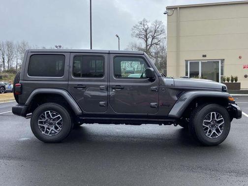 2025 Jeep Wrangler 4-Door Sahara 4x4