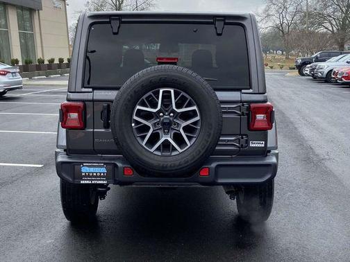 2025 Jeep Wrangler 4-Door Sahara 4x4