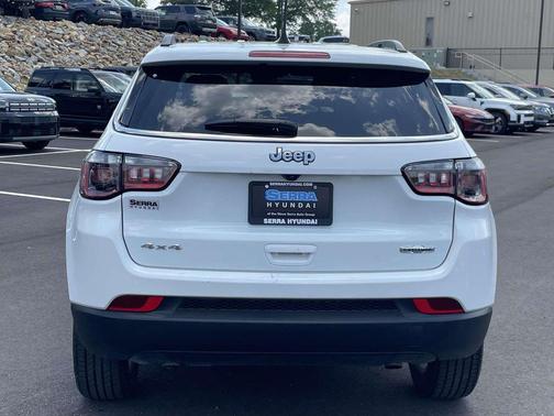 Bright White Clearcoat 2024 Jeep Compass Latitude