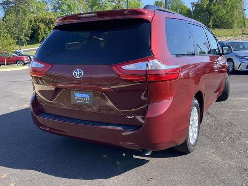 Salsa Red Pearl 2016 Toyota Sienna XLE