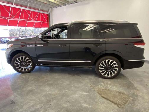 INFINITE BLACK 2022 Lincoln Navigator Black Label