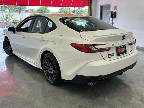 Ice Cap 2025 Toyota Camry SE