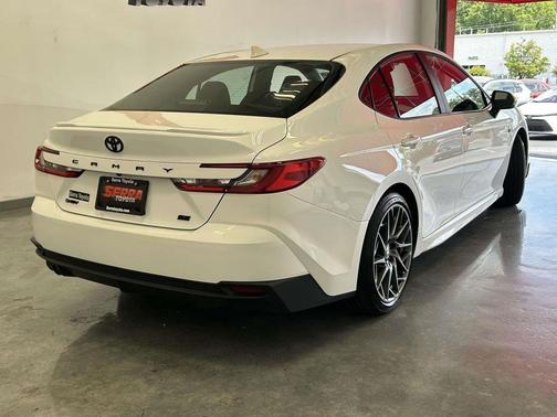 Ice Cap 2025 Toyota Camry SE