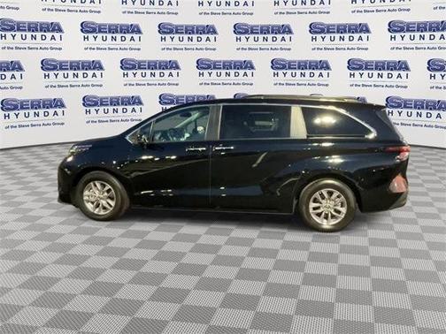 2024 Toyota Sienna XLE