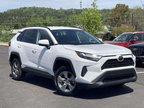 Ice Cap 2024 Toyota RAV4 XLE