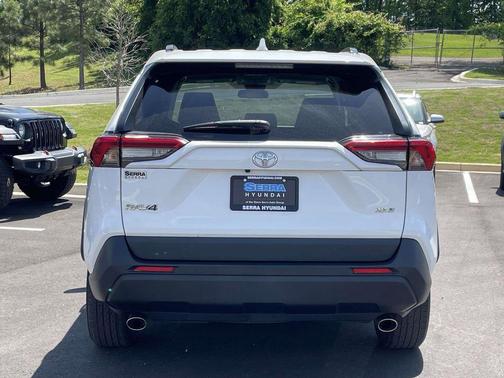 Ice Cap 2024 Toyota RAV4 XLE