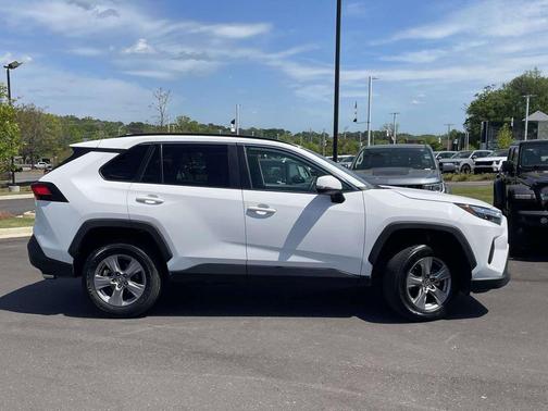 Ice Cap 2024 Toyota RAV4 XLE