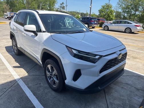 Ice Cap 2024 Toyota RAV4 XLE