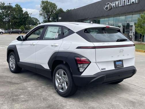Atlas White 2026 Hyundai KONA SE