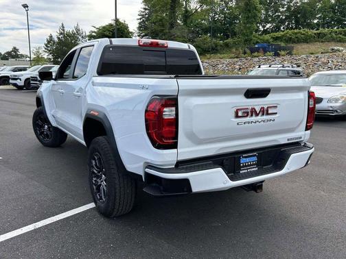 Summit White 2024 GMC Canyon Elevation