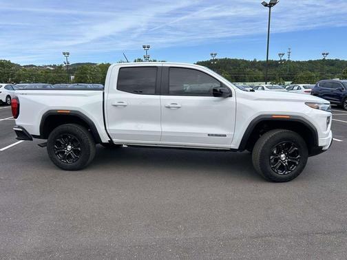 Summit White 2024 GMC Canyon Elevation
