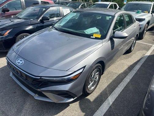 Fluid Metal 2026 Hyundai ELANTRA SE