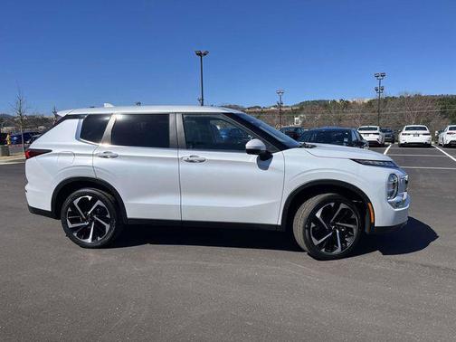 2024 Mitsubishi Outlander SE Black Edition w/Pano Roof S-AWC