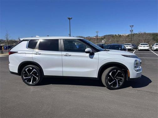 2024 Mitsubishi Outlander SE Black Edition w/Pano Roof S-AWC