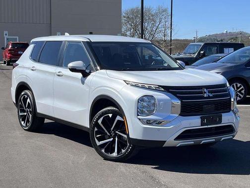 2024 Mitsubishi Outlander SE Black Edition w/Pano Roof S-AWC