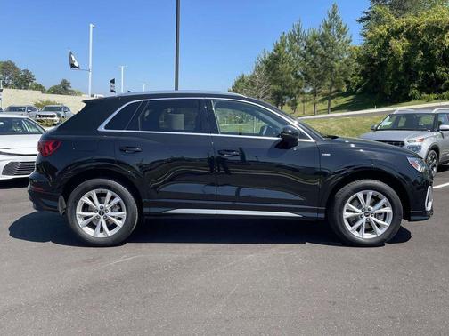 Mythos Black Metallic 2025 Audi Q3 Premium 45 TFSI S line quattro Tiptronic