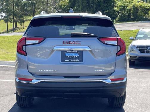 Sterling Metallic 2024 GMC Terrain SLT