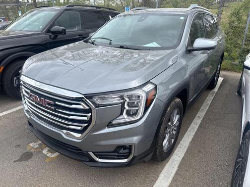 Sterling Metallic 2024 GMC Terrain SLT