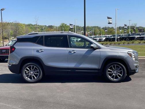 Sterling Metallic 2024 GMC Terrain SLT