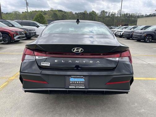 Abyss Black 2026 Hyundai ELANTRA SE