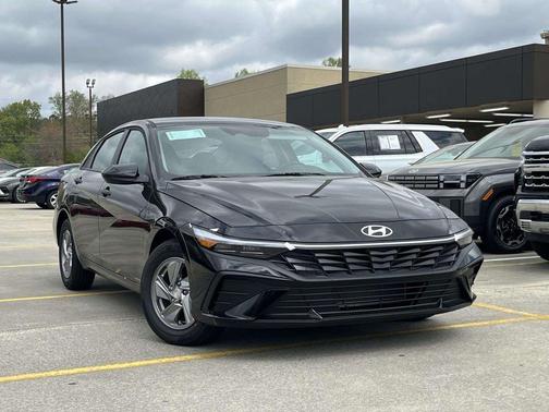 Abyss Black 2026 Hyundai ELANTRA SE