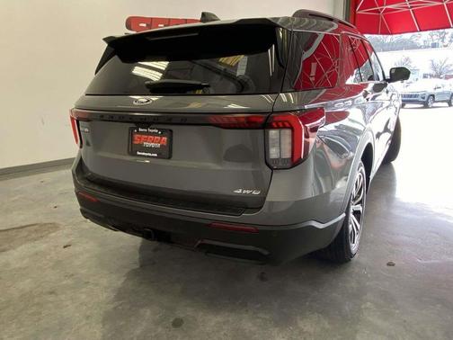 CARBONIZED GRAY METALLIC 2025 Ford Explorer ST-Line