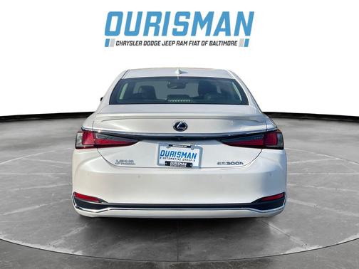 2022 Lexus ES 300h Luxury