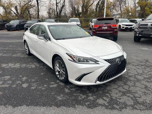 2022 Lexus ES 300h Luxury