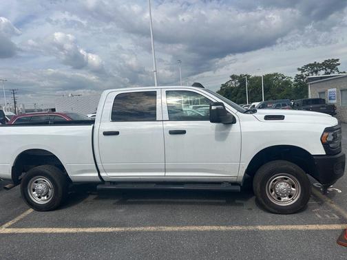 2024 RAM 2500 Tradesman Crew Cab 4x4 6'4' Box
